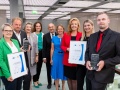 Verleihung des „Helga-Stödter-Preises der Handelskammer Hamburg“ 
am 25. September 2023
Gruppenfoto alle Preisträger mit Herrn Prof. Norbert Aust, Präses, und Frau Astrid Nissen-Schmidt, Vizepräses der Handelskammer Hamburg,Frau Sonja Neubert, Leitung Niederlassung und N.N., von der SIEMENS AG Niederlassung Hamburg, Frau Isabel Matthiessen, N.N. und N.N. von D.H.W.Schultz & Sohn GmbH und alle Beteiligten, Frau Ulrike v. Sobbe, Vorsitzende des Vorstands der Helga Stödter-Stiftung, Moderatorin Frau Amna Franzke,  Musikerin „Lara Linn“, Festredner Herrn Dr. Michael Müller-Wünsch, Bereichsvorstand Technology (CIO) Otto Gmbh & Co KG